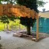 Der grüne Container im Ausflugslokal ging nie in Betrieb. Nun ist auch der Baum freigelegt. Eine Holzterrasse ist weg.